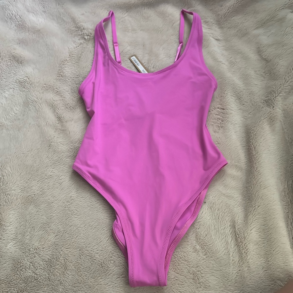 SKIMS One Piece Scoop Neck Swimsuit Taffy Pink
